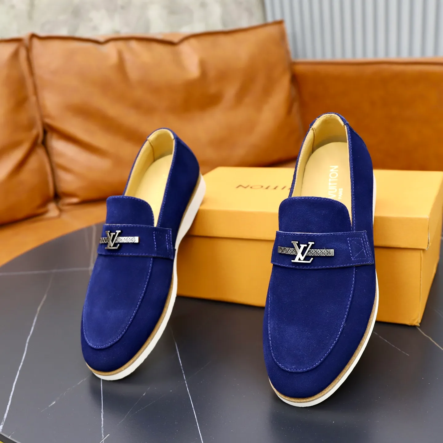 Ex-factory price: 442💰🙅‍♂️🙅‍♂️🙅‍♂️ Brand: LV Louis Vuitton Standard code: 38-44 (45 customized) Grade: Same as the official website Material: Original cow suede material stitching Comfortable and breathable cowhide lining Lightweight wear-resistant foam outsole Style category: Men's fashionable casual shoes Running sports shoes Distinguished luxury brand elements Top luxury color: actual picture color